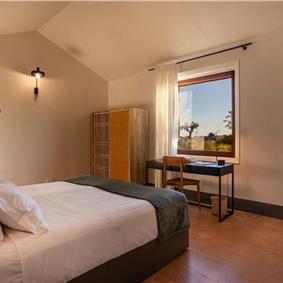4 bedroom villa with pool near Noto, sleeps 8